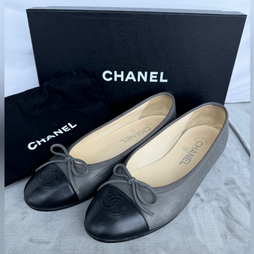 Chanel Gray and Black Leather Ballet Flats with Bow & Interlocking CC Size 36.5